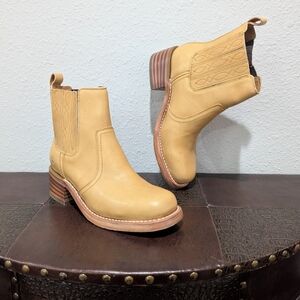 NEW Frye Short Banana Leather Campus Boot size 7.5